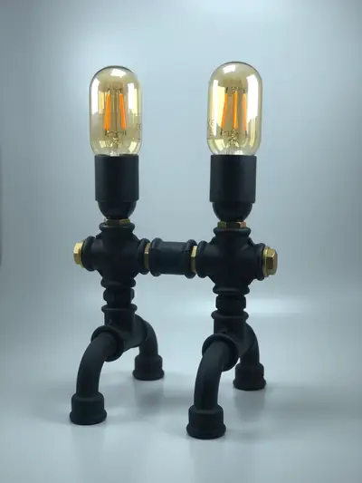 Karanlığı Paylaşan İkili